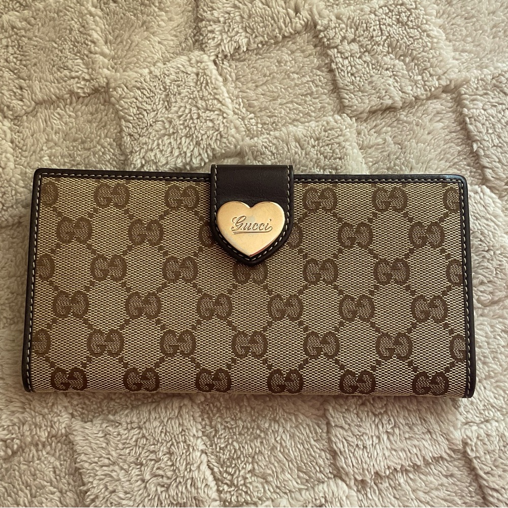 AUTHENTIC Gucci GG Heart Long Wallet